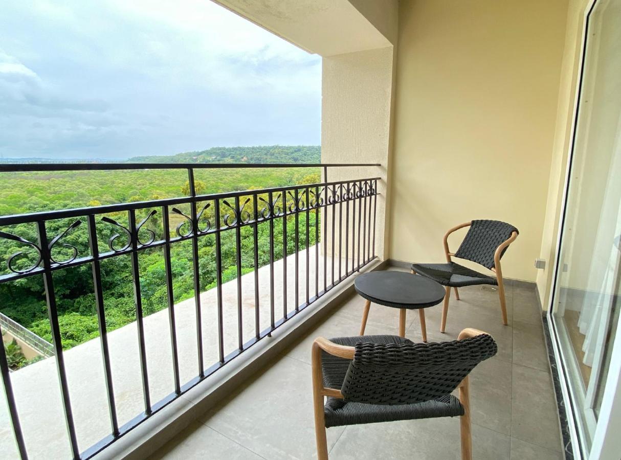 Premium King Room with Balcony - 2 Pints of Beer on Arrival - BOGO offer on selected beverages at Shell Pool Bar till 8 pm