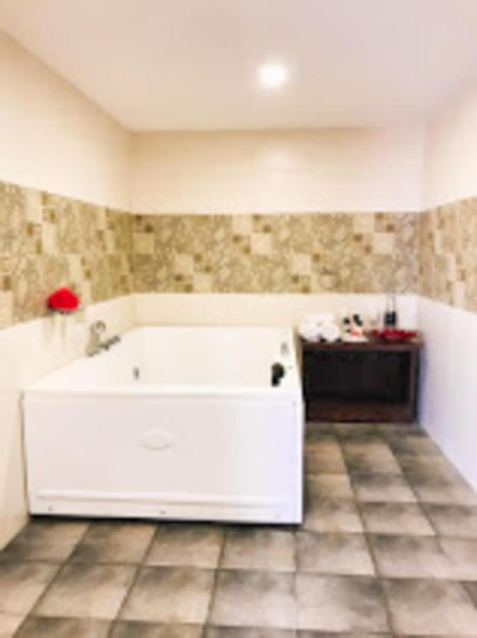 King Room with Spa Bath