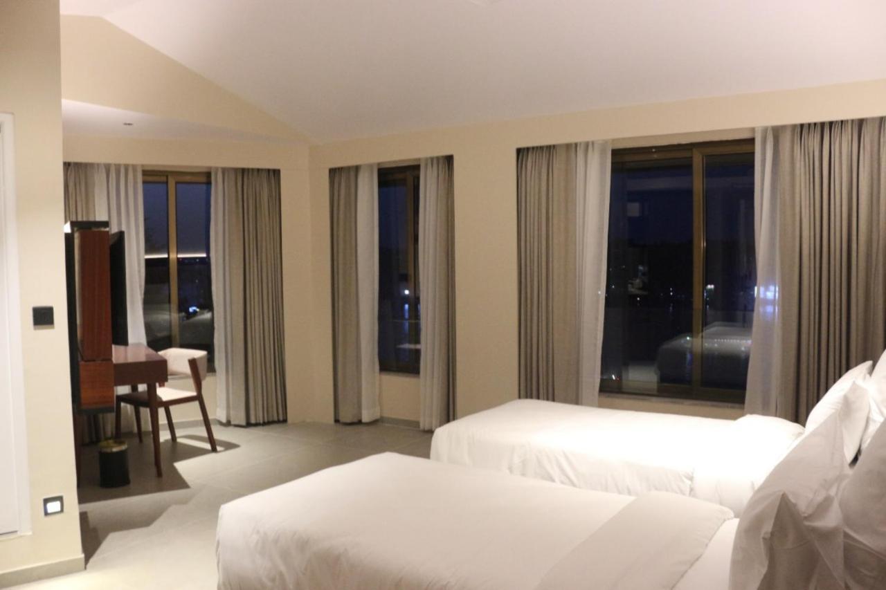 Premium Riverview Twin Room
