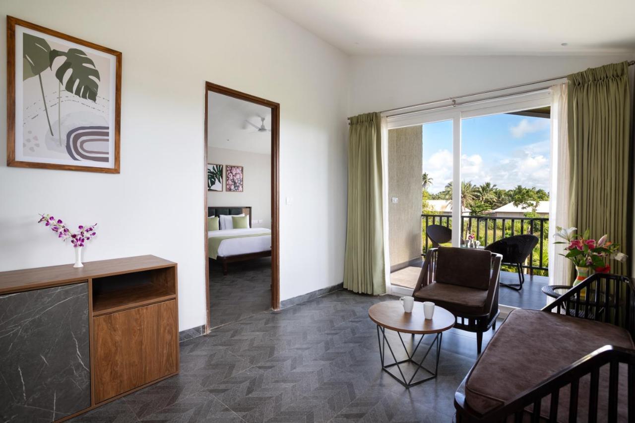 Garden Suite with Balcony - 15% Discount on Food & Non-Alcoholic Beverages - Enjoy complimentary In-Room TDH Breakfast served until 12:00 Noon