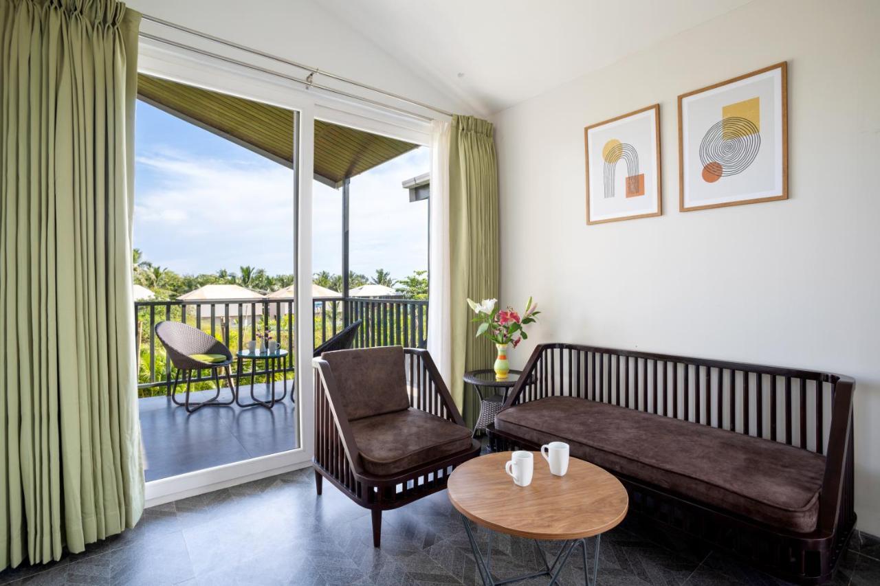 Ocean Suite with Balcony  - 15% Discount on Food & Non-Alcoholic Beverages - Enjoy complimentary In-Room TDH Breakfast served until 12:00 Noon