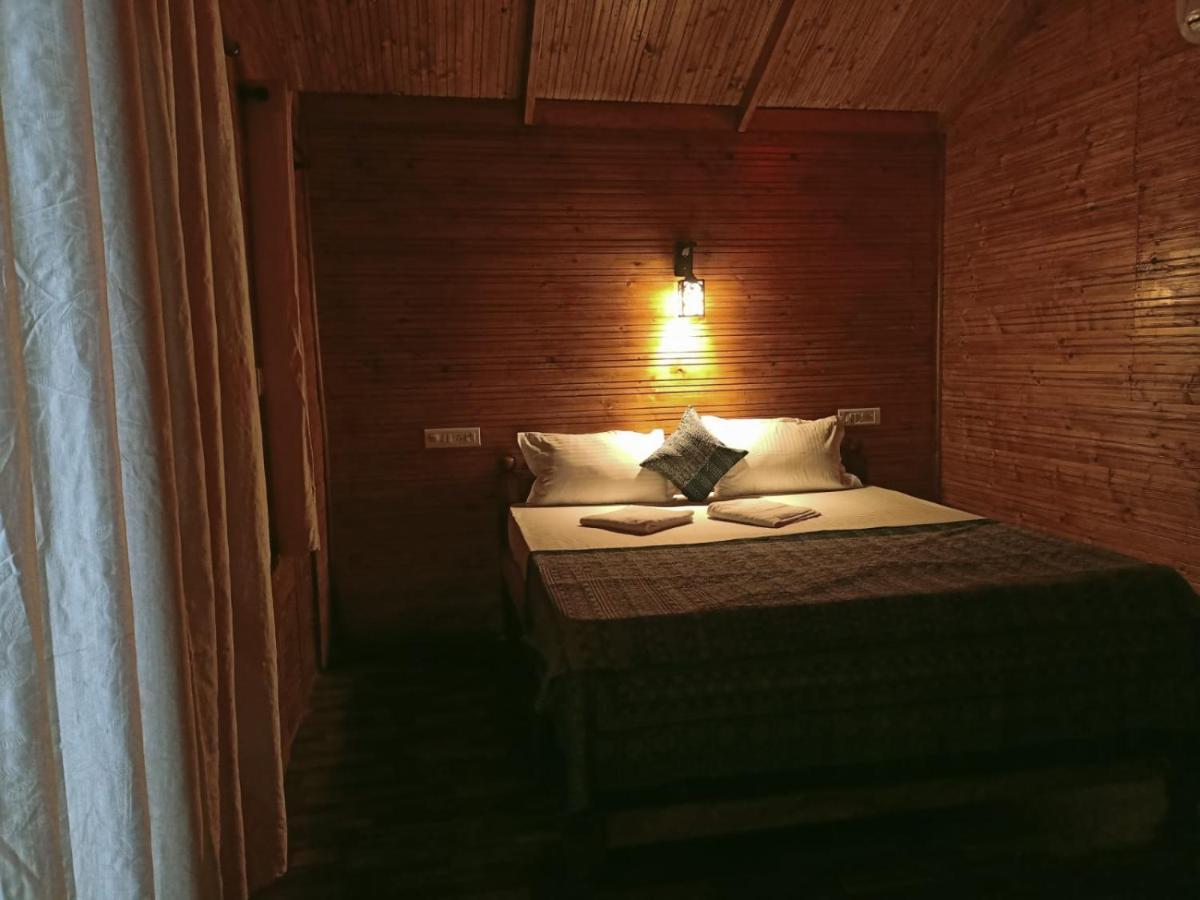 Superior Suite with Side Sea View