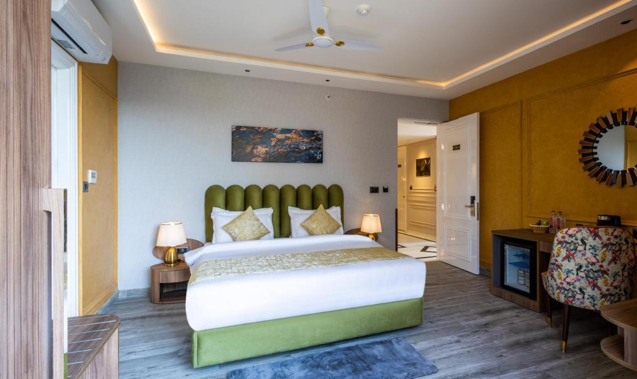 Superior King Room