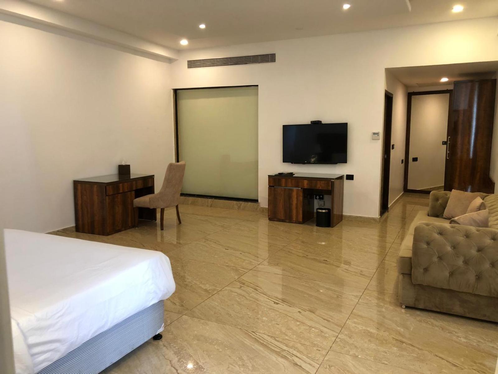 Deluxe Family Room