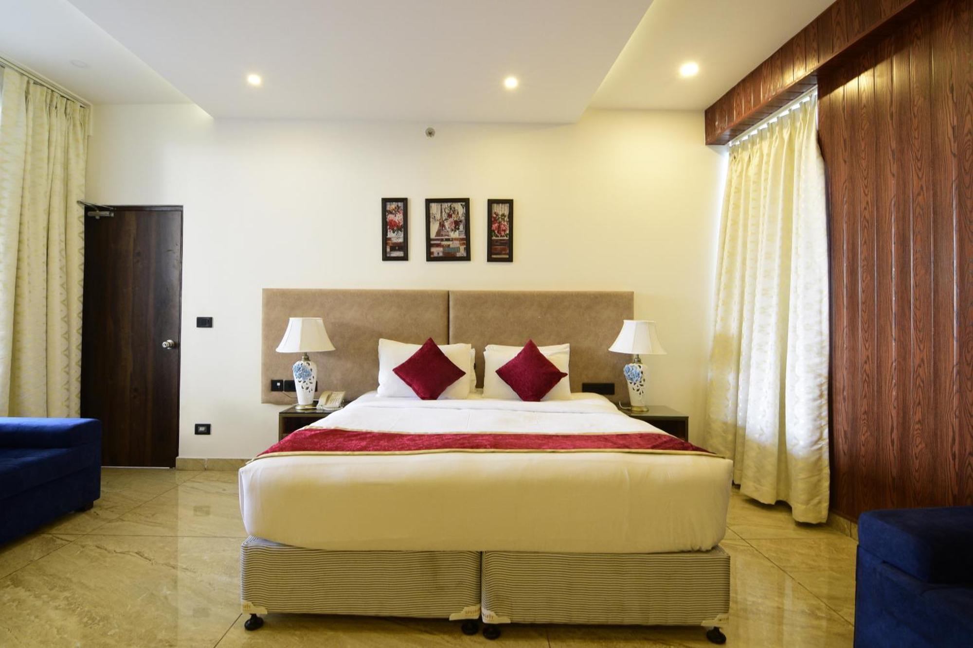 Deluxe Family Room