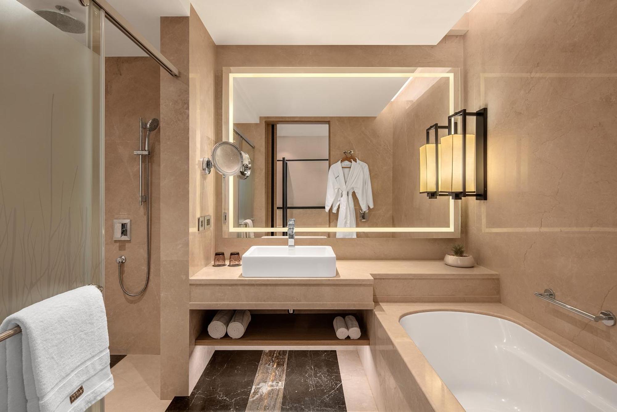 Forest View, Deluxe Guest room, 1 King  - INR 1000 SPA Credit (Stay between Sunday to Thursday) - Complimentary beer on arrival and free shuttle to the beach