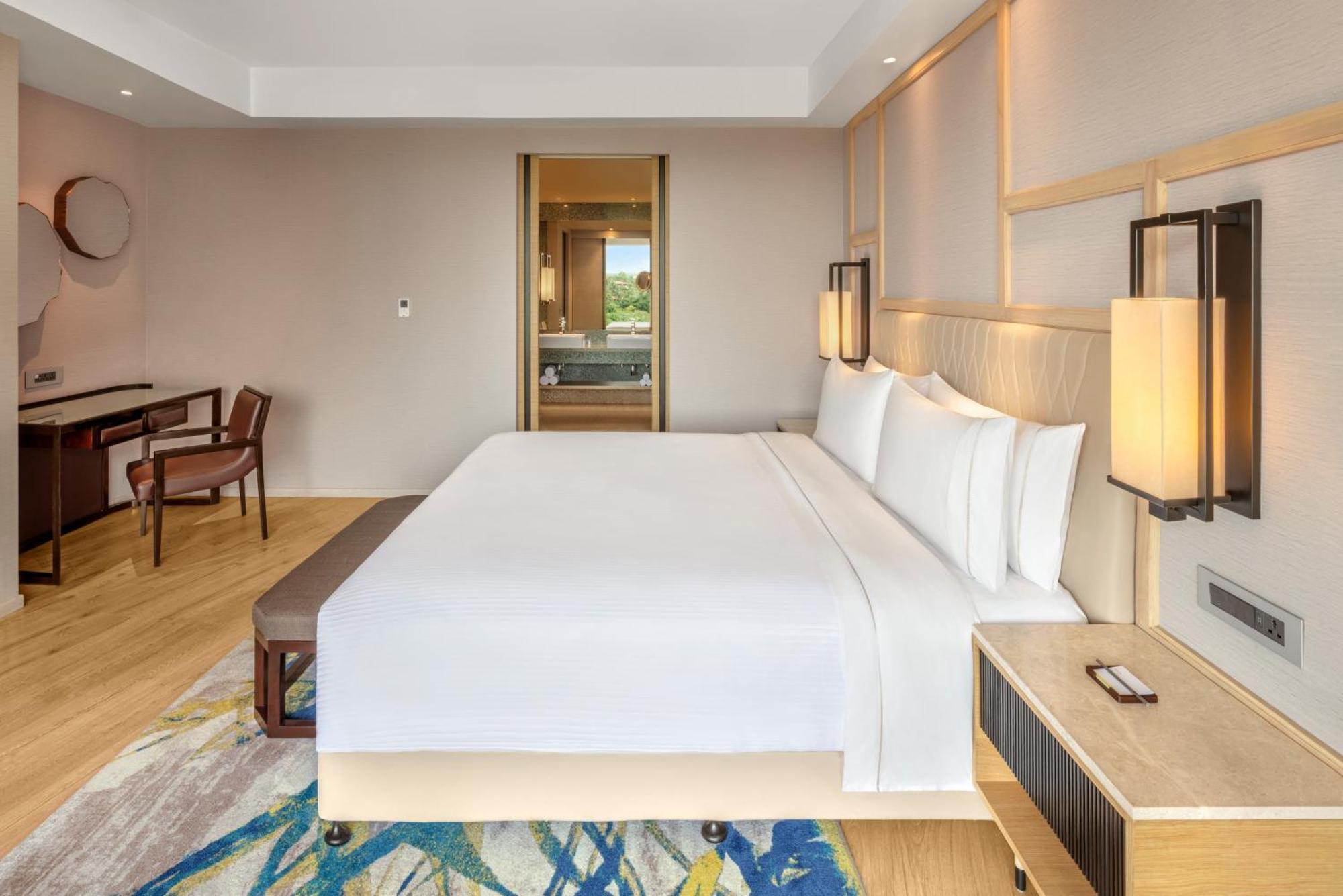 Penthouse King Suite - Enjoy 90 minutes of complimentary Cocktail hours at Haven between 4 PM to 6 PM, NR 1000 SPA Credit (Stay between Sunday to Thursday) - Complimentary beer on arrival and free shuttle to the beach