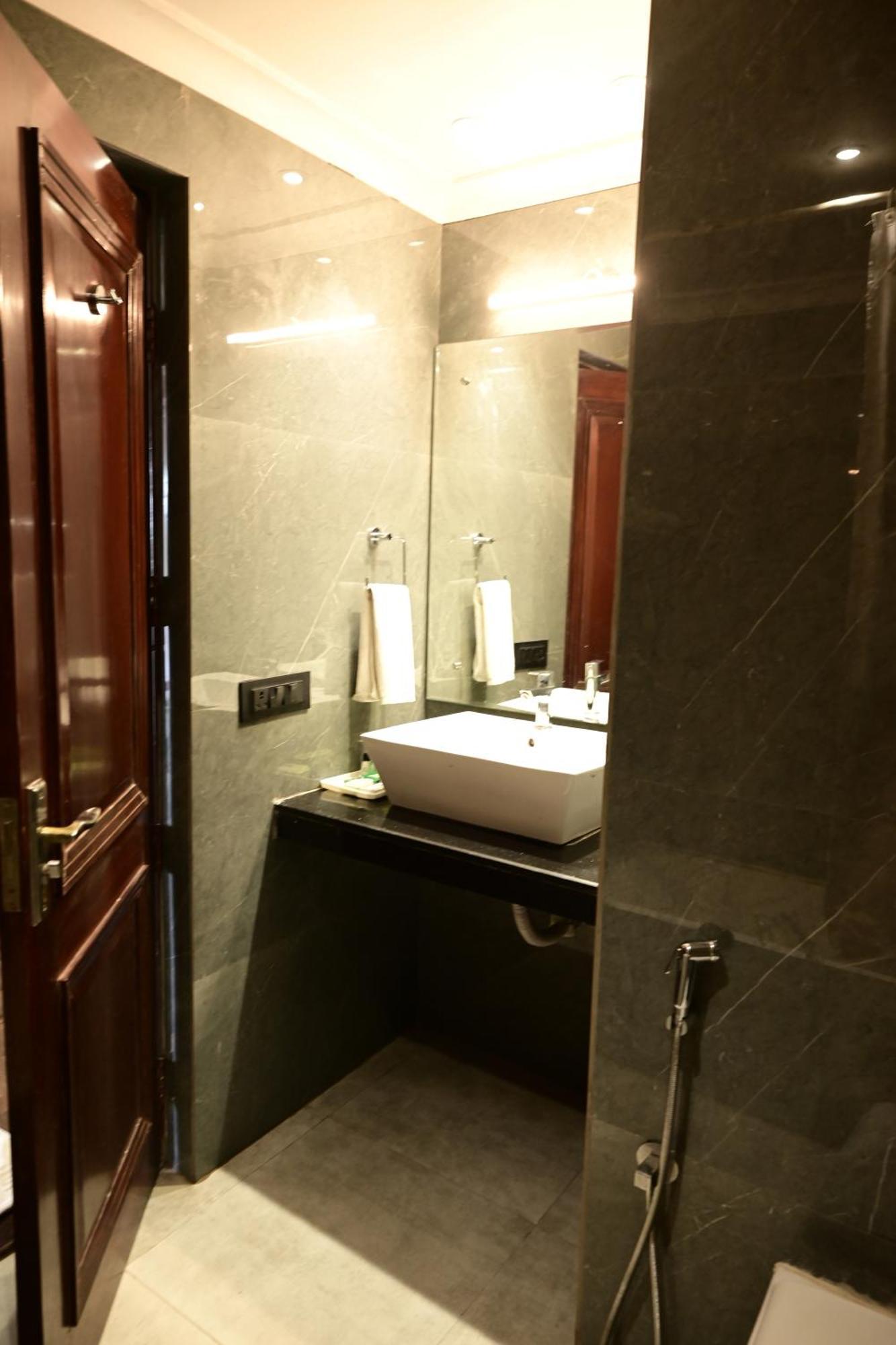 Classic Double Room,1543064155:JPEG