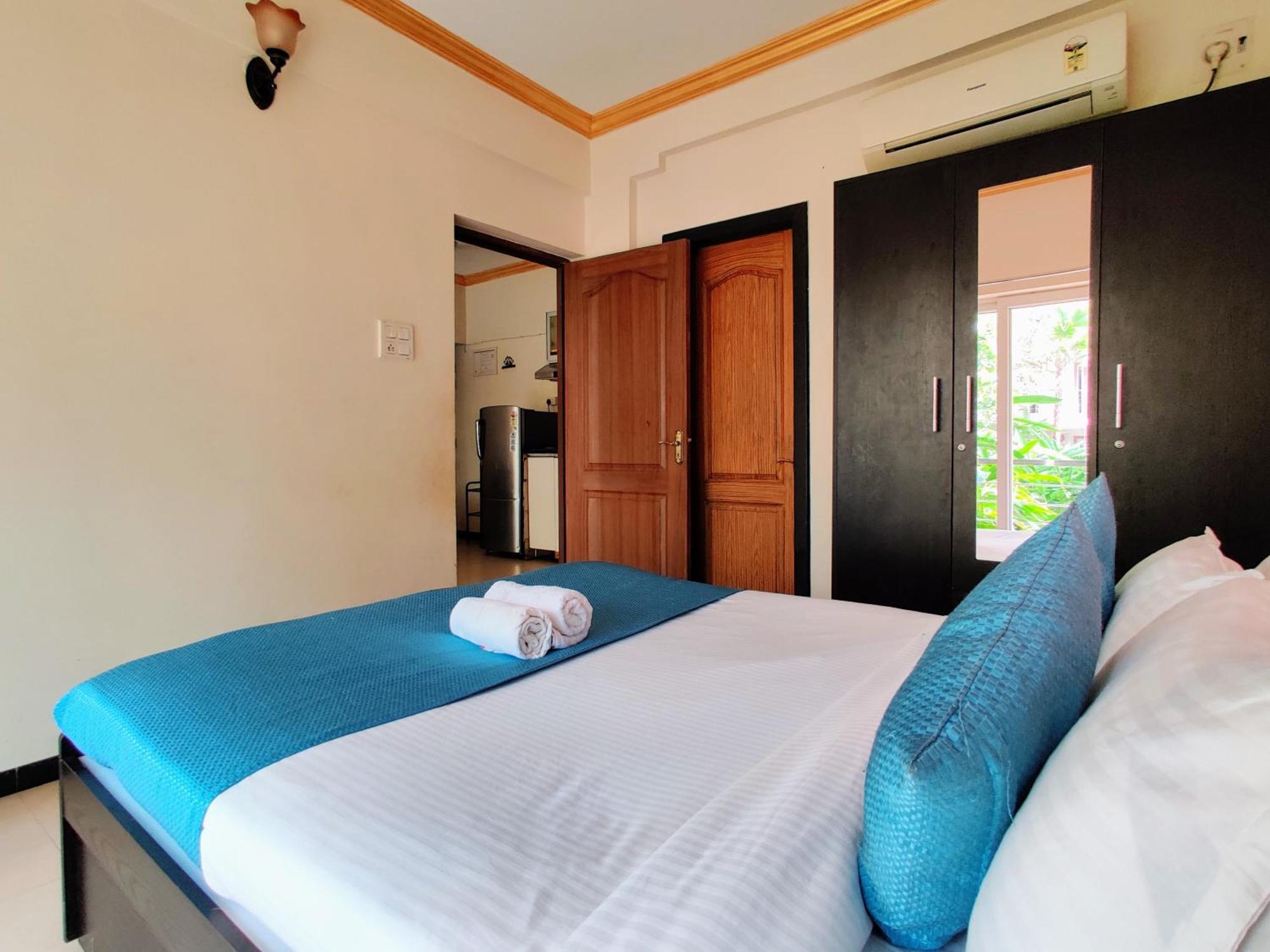 One-Bedroom Apartment with Pool View