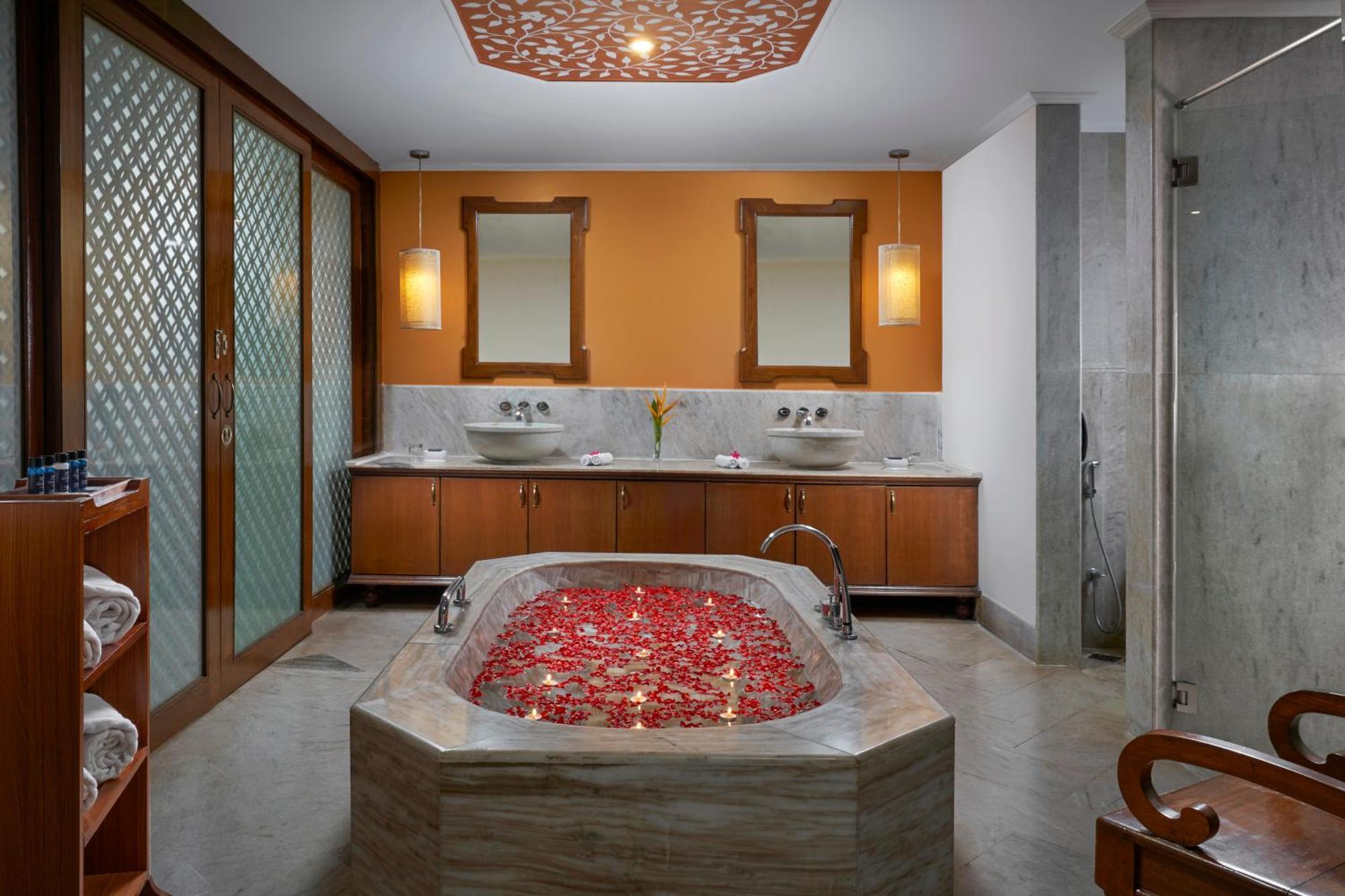 Royal Suite-Rio Wing on Food Beverages SPA