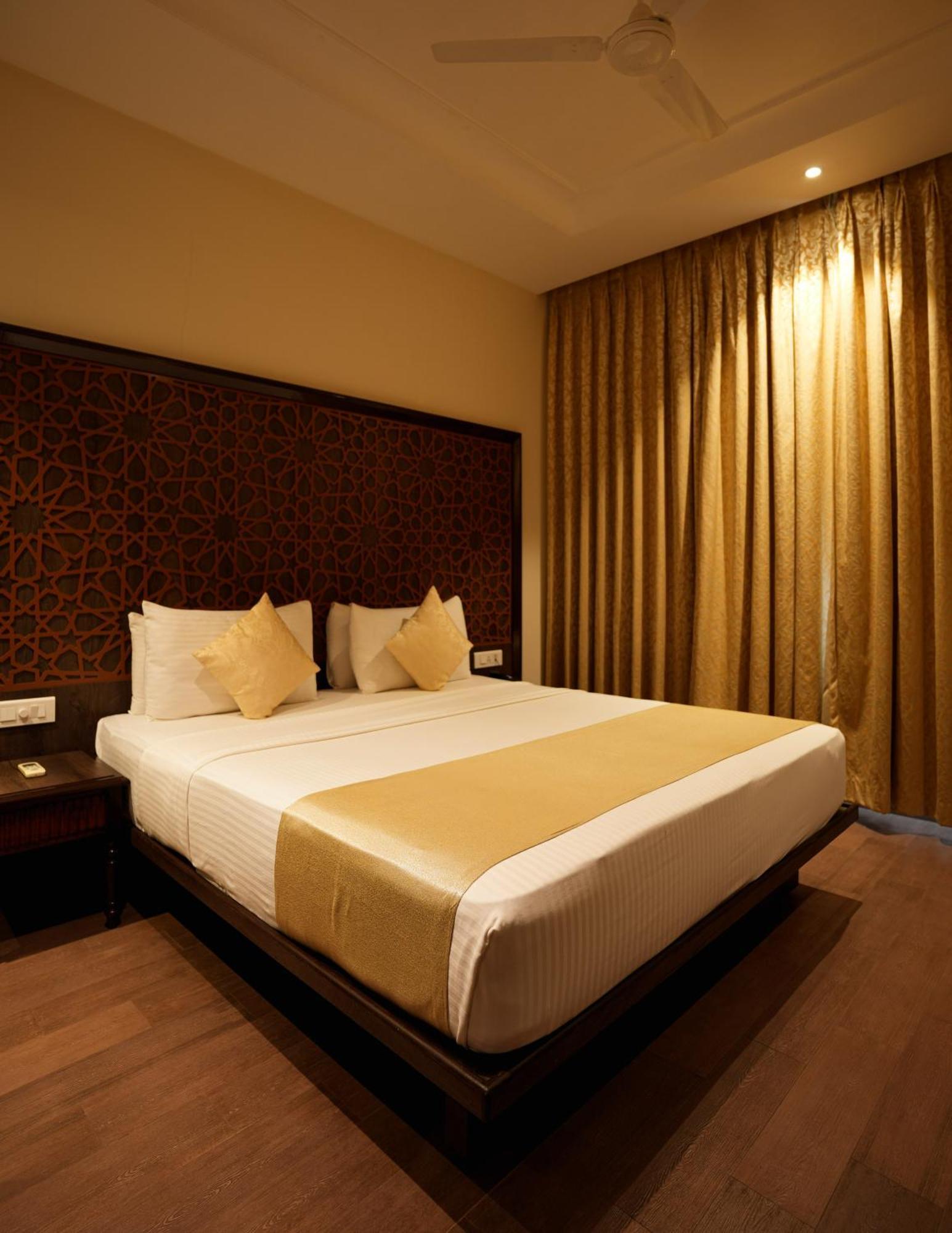 Deluxe Room,1549201909:JPEG