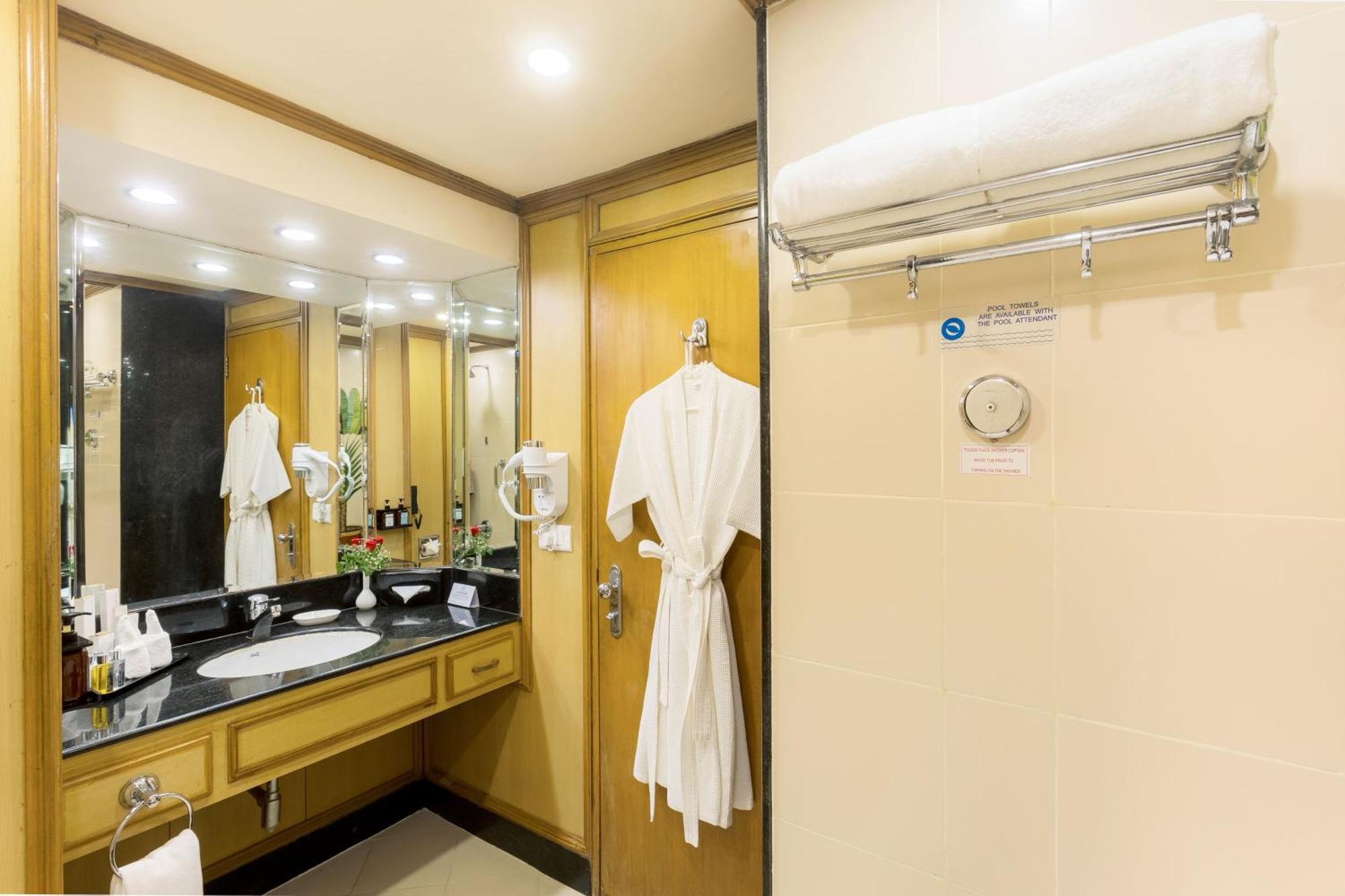 Deluxe Double or Twin Room with Sea View - 15% Discount on Food & Beverages (Not Applicable on Room Service)