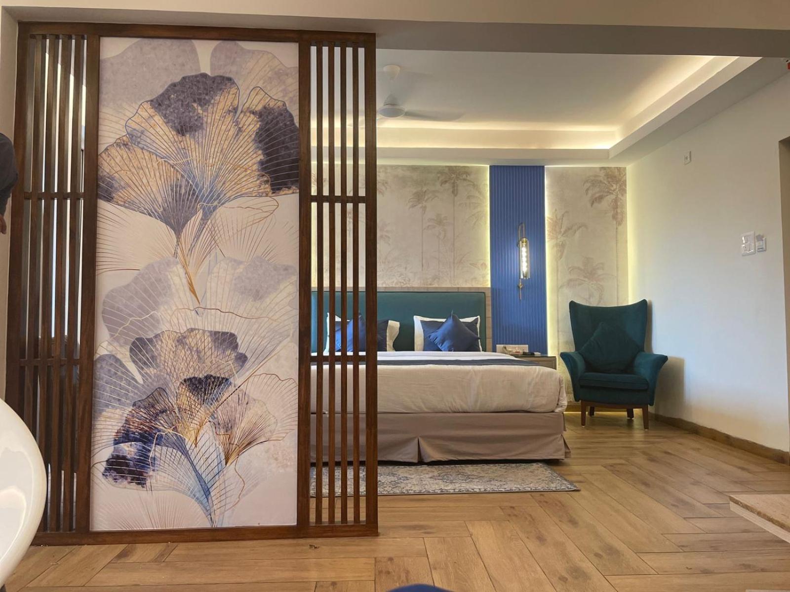 Suite with Hot Tub- 15% off on Water Sports and enjoy Happy Hours with 1+1 offer
