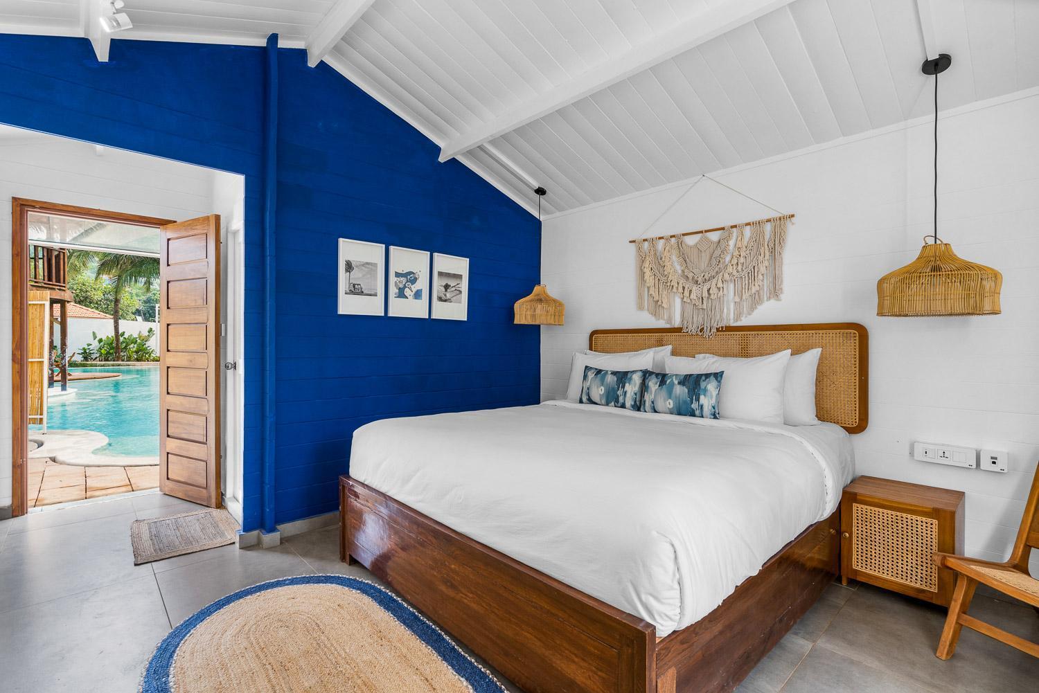 Clique Cottage with Pool Access
