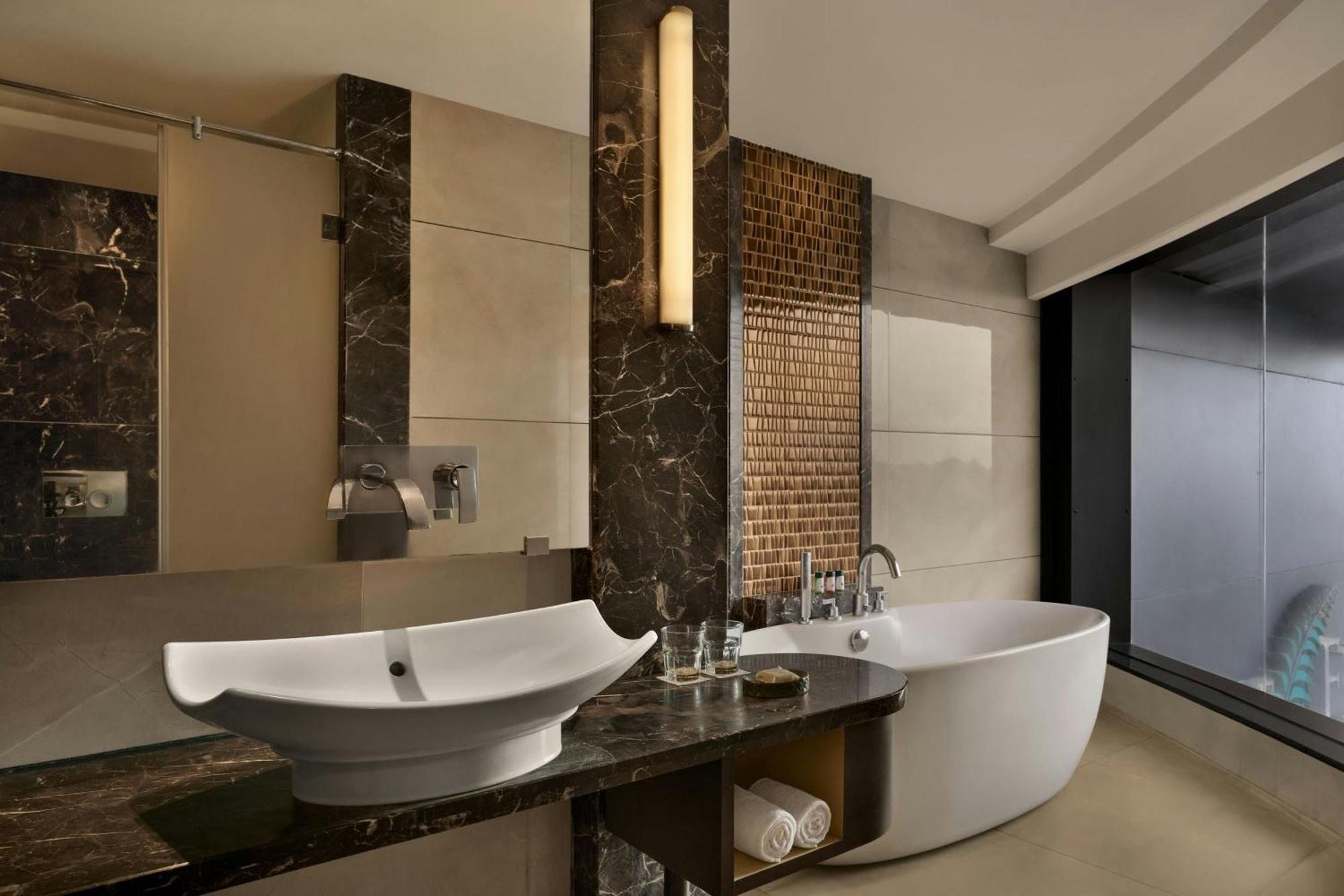 Hazel One-Bedroom King Suite with Sofa Bed and City View