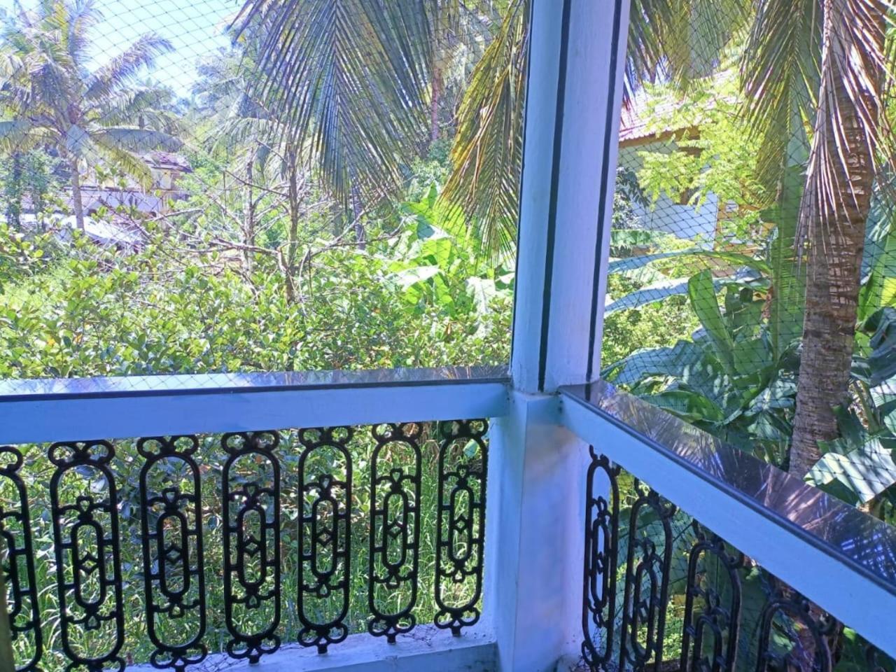 Three-Bedroom Apartment with Balcony