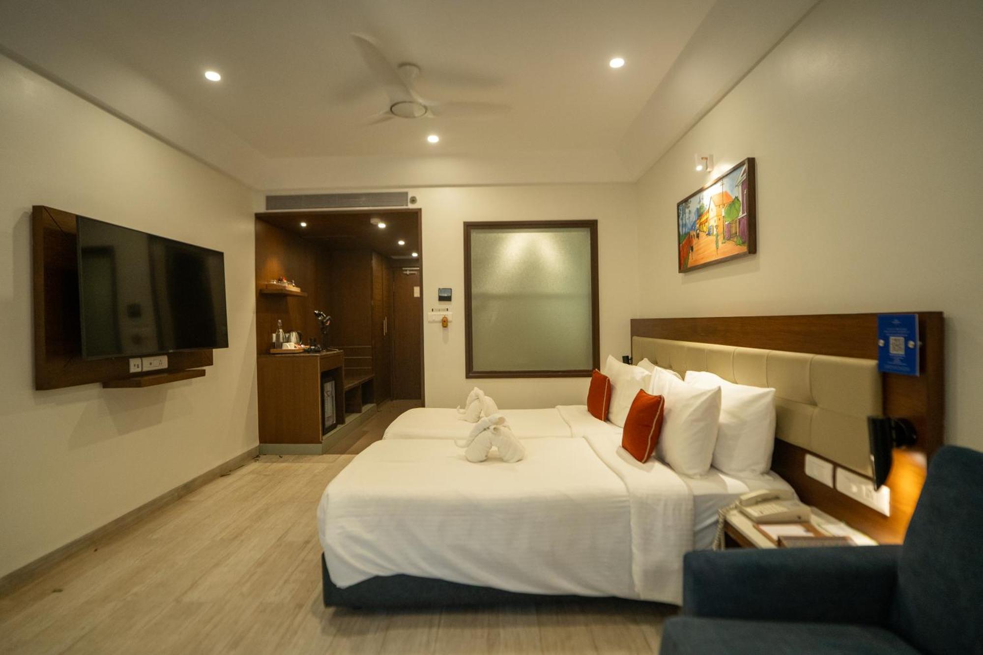 Deluxe Twin Room Balcony on F&B A la Carte Laundry SPA 60 minutes session 2 hours Early check or Late check out Subject to availability