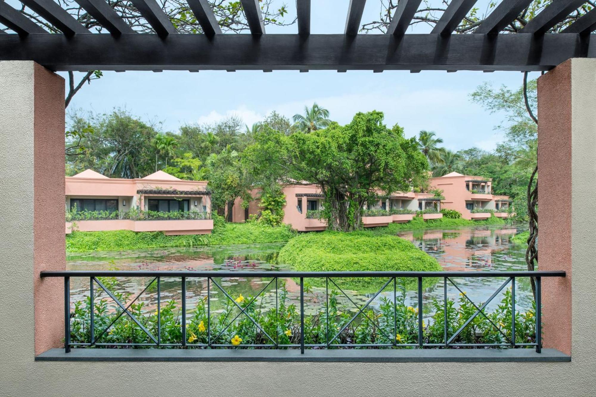 Caroline Astor Suite, Lagoon View