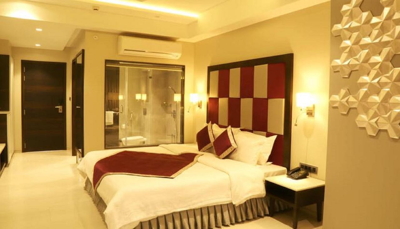 Premium Double or Twin Room,526927905:JPEG