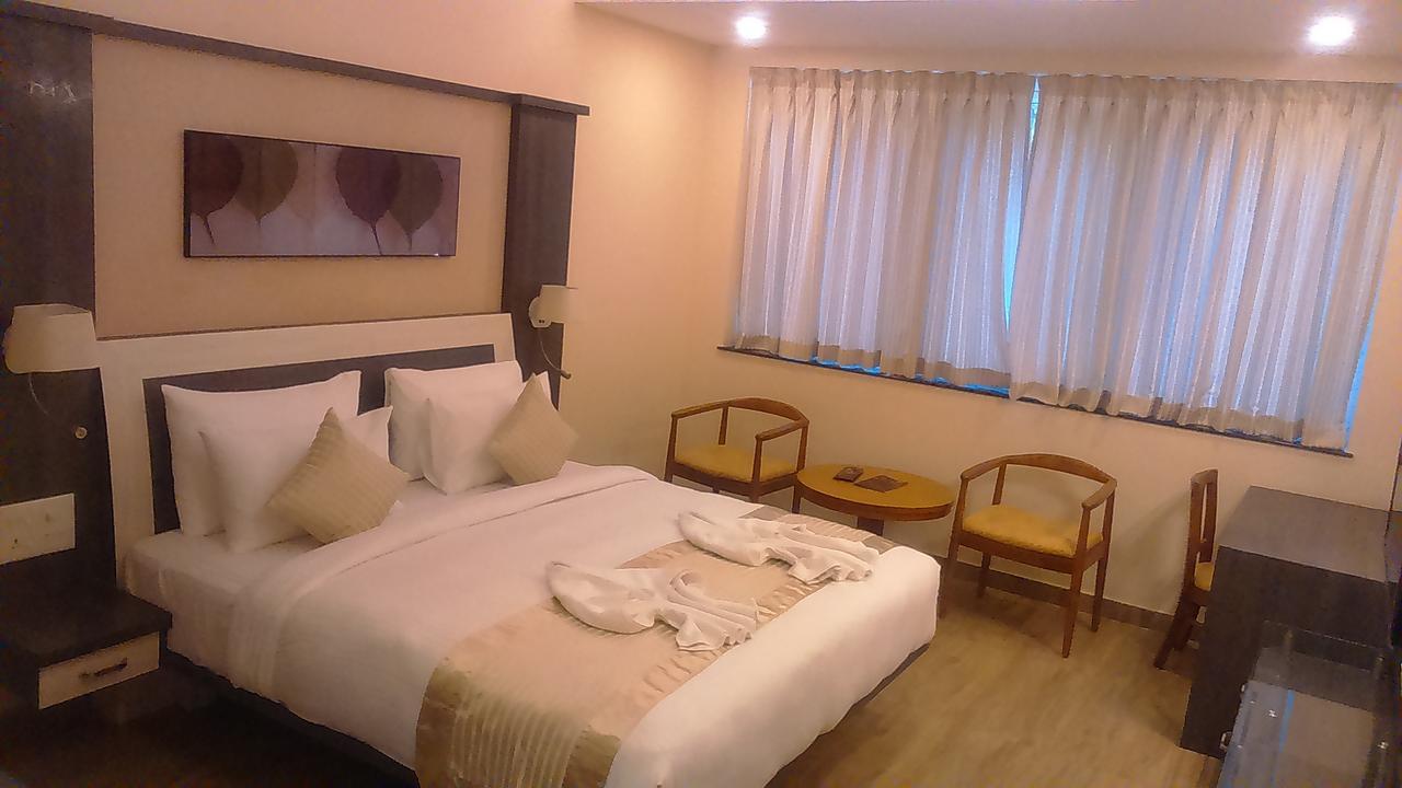 Deluxe Double Room (2 Adults + 1 Child)