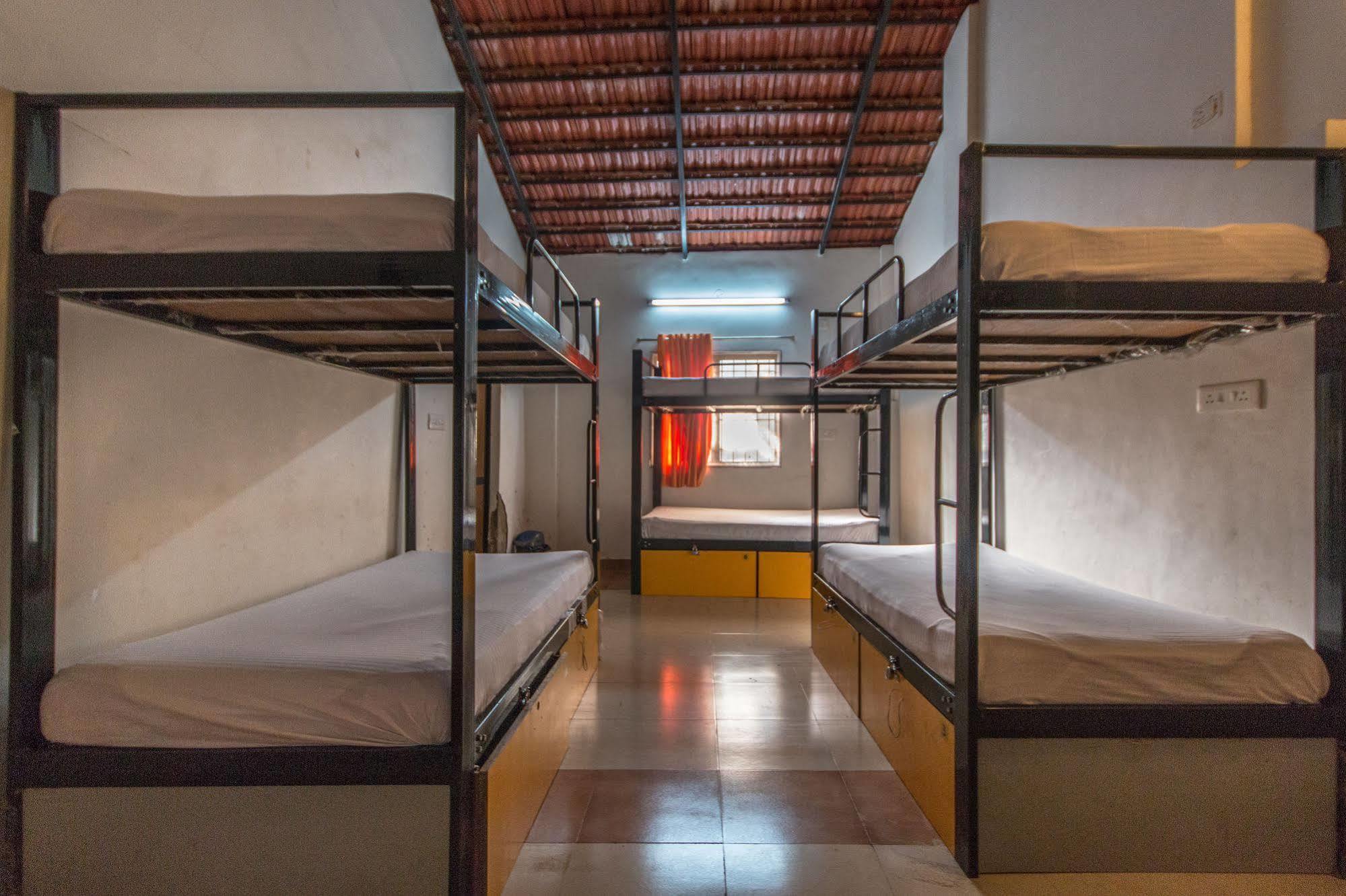 Bed in 8-Bed Mixed Dormitory Room with Ensuite