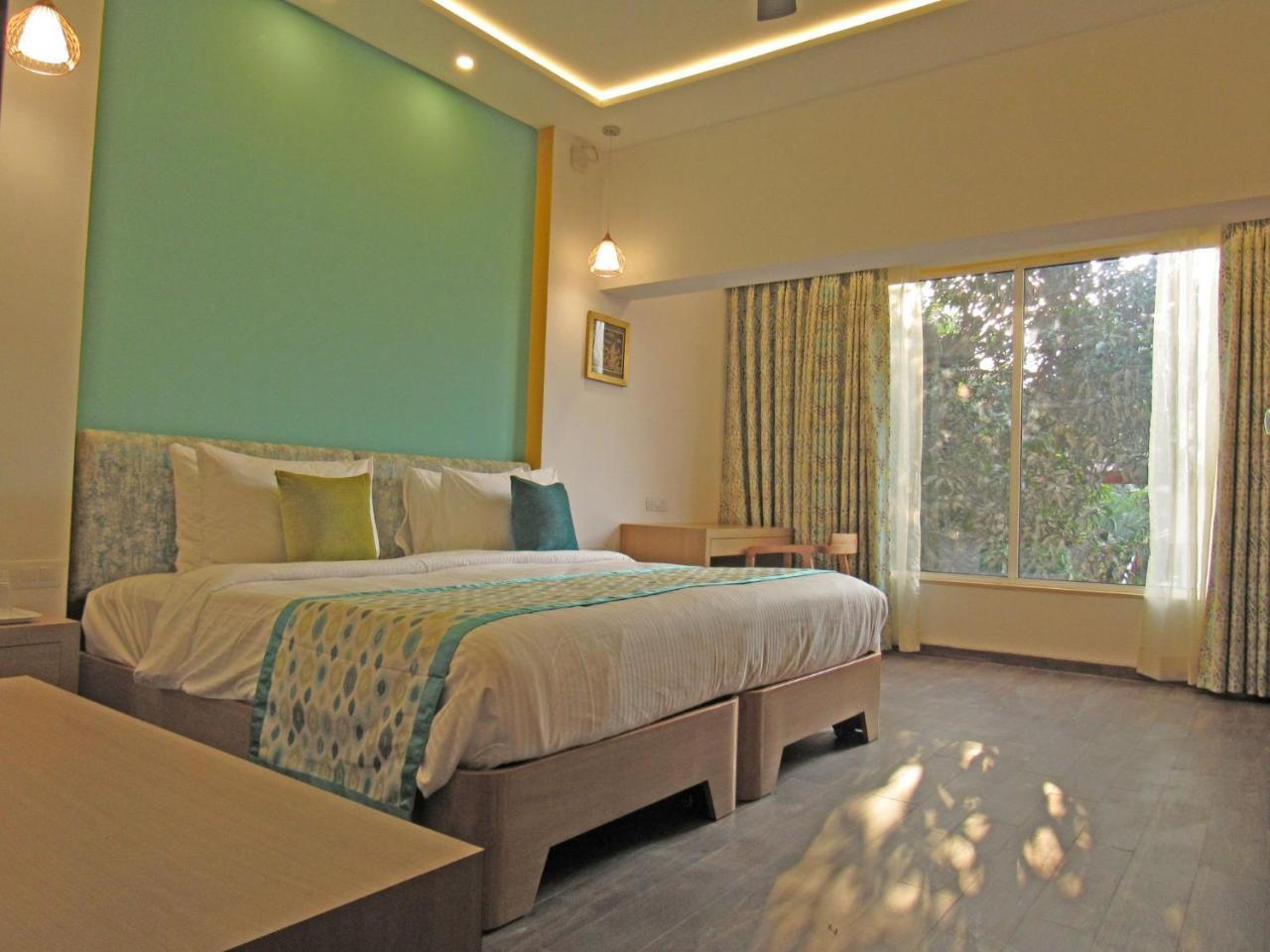 Courtyard Room,754794091:JPEG