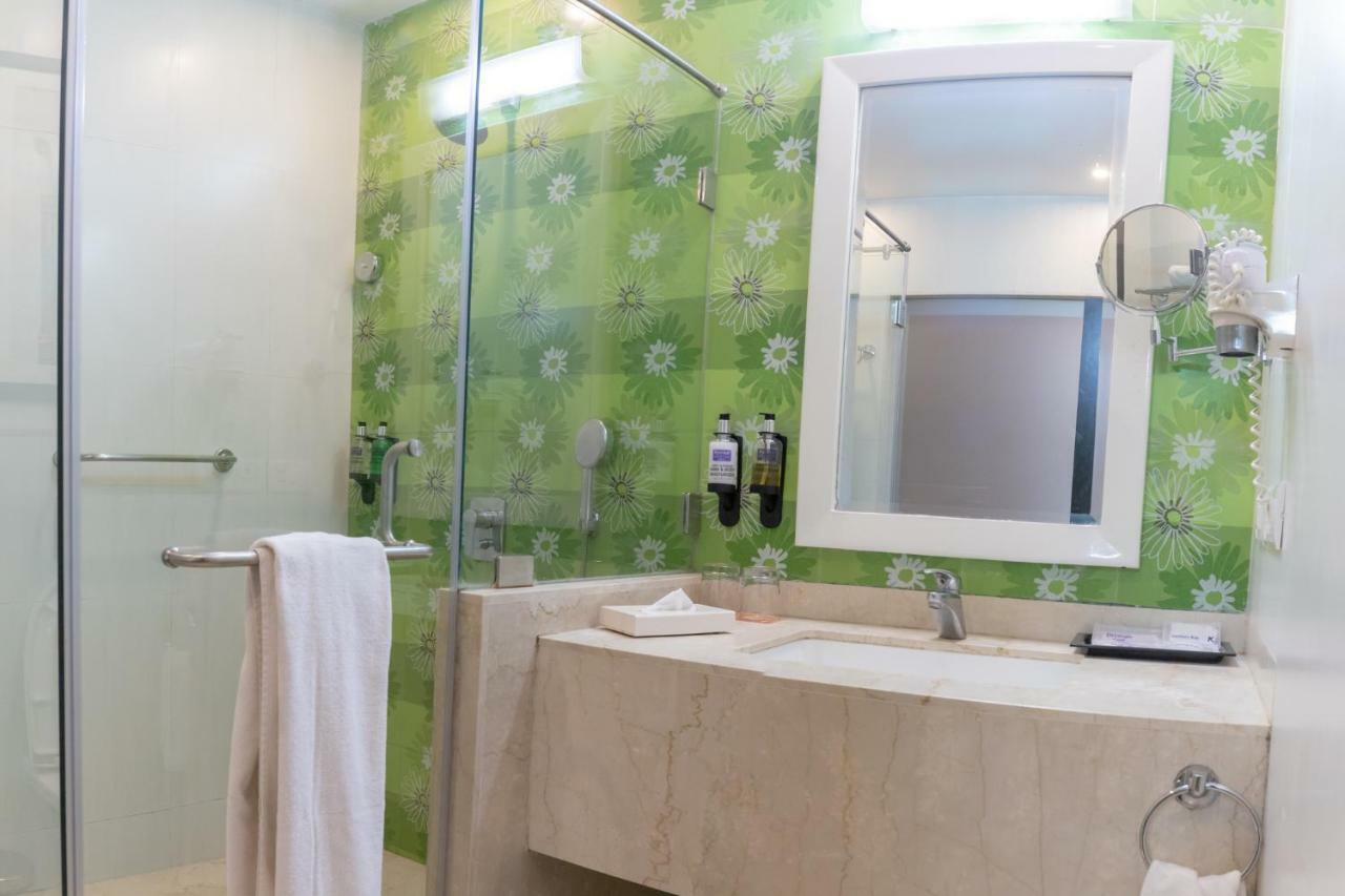 Premier Double Room,65856643:JPEG