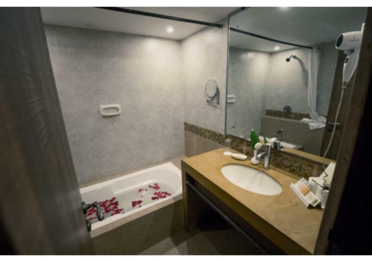 Premium Suite - Book 3 nights and avail shared airport pick & drop at scheduled timings only,830558045:JPEG