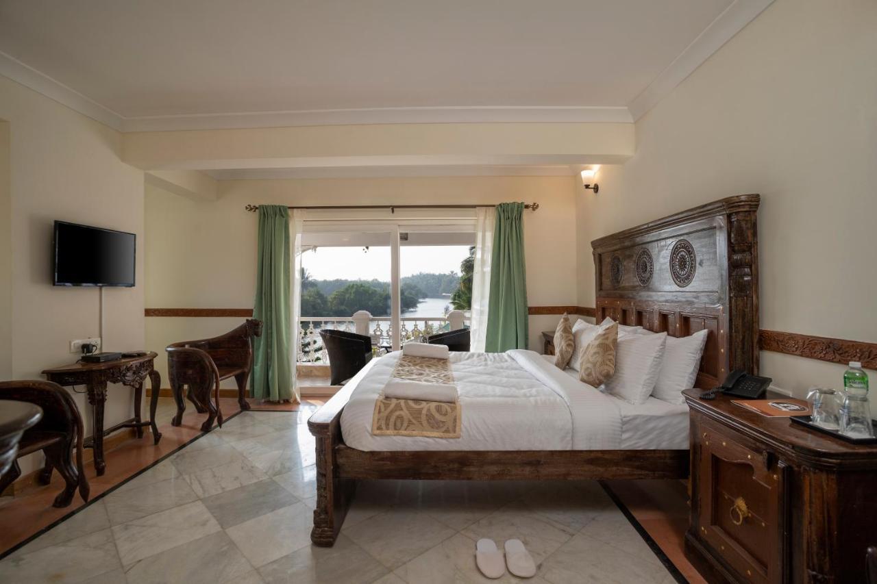 Premier Riverview with Balcony - 15% Discount on Food & Non-Alcoholic Beverages
