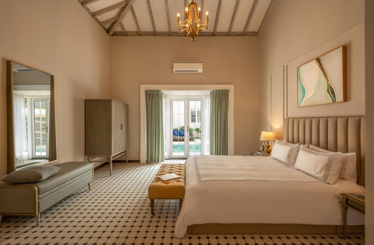 Superior Suite with Pool Access,983621416:JPEG