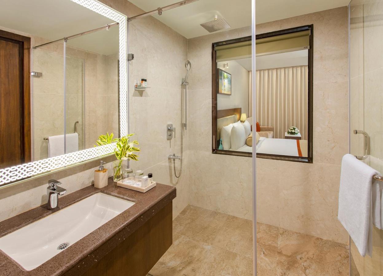 Deluxe King Room Balcony on F&B A la Carte Laundry SPA 60 minutes session 2 hours Early check or Late check out Subject to availability