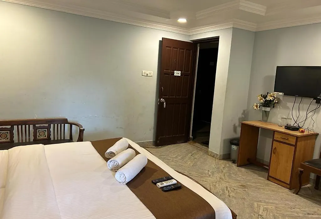 Baga Beach Whitehouse Saldana-1