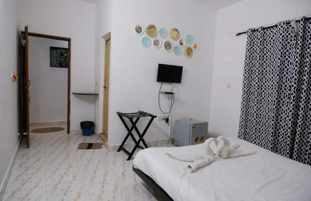 Flora Villa Guest House Candolim Beach-1