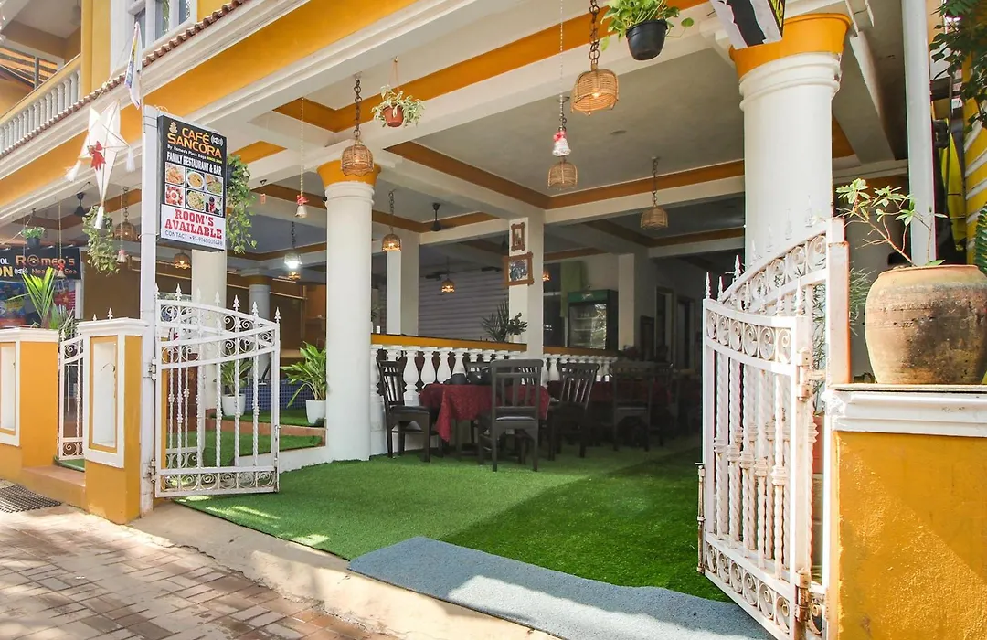 Collection O Romeos Place Baga Beach-1