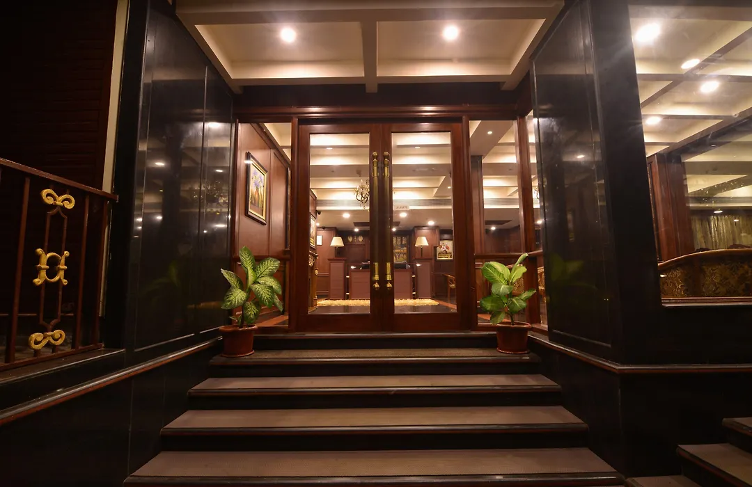 Seasons Hotels & Resorts-1