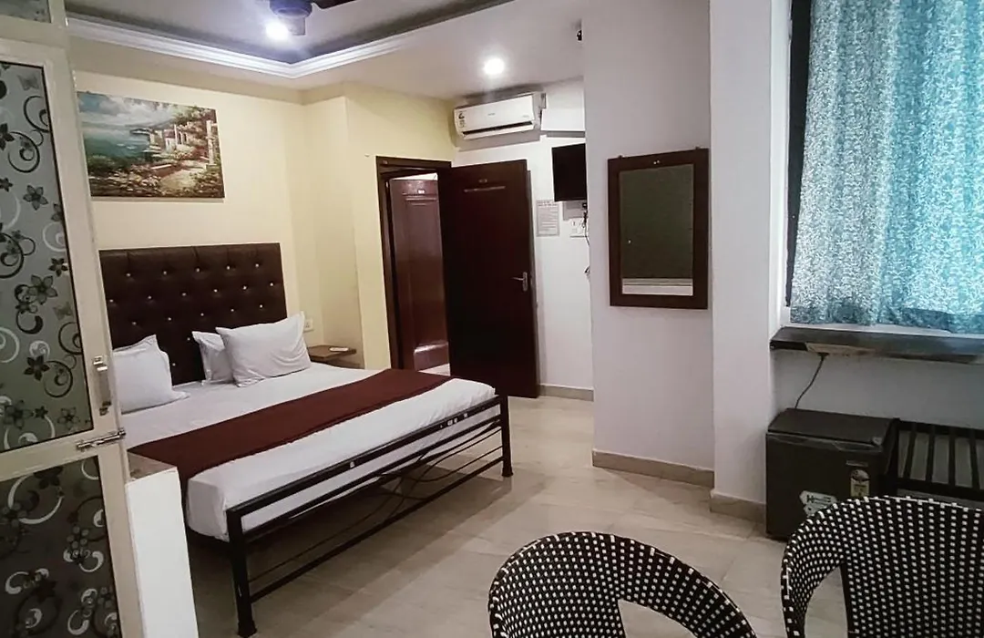 Js Holidayss Inn-1
