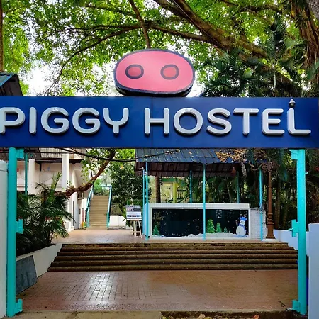 Piggy Calangute By Urban Nomads - Dorms & Pvt Rooms-2