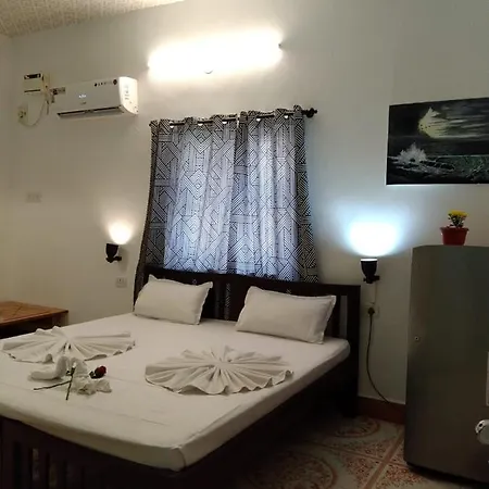 Altrude Villa Rooms Near Beach-3