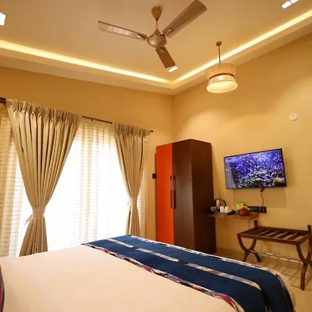 Foxoso Aaristo Baga Beach Resort-3