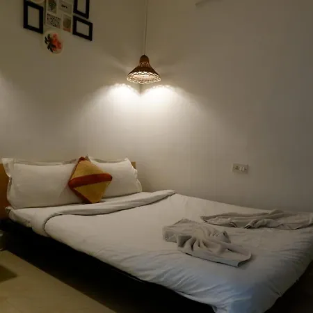 Flora Villa Guest House Candolim Beach-3