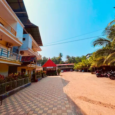 Hotel The Golden Inn -- Studio Rooms -Special For Families, Corporate, Groups, Couples-3