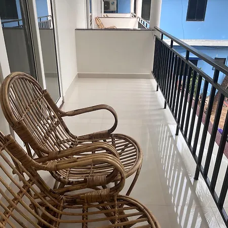 Morjim Sunset Guesthouse- Apartments With Kitchen & Ac Rooms-3