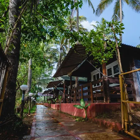 Lotus Feet Cottages, 100 Odd Meters From Morjim Beach-2