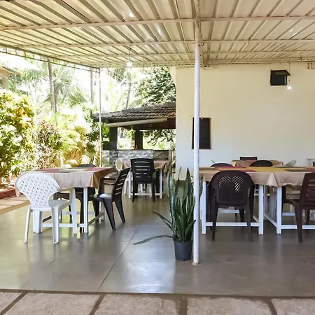 Oyo Hotel Candolim Inn Near Candolim Beach-3