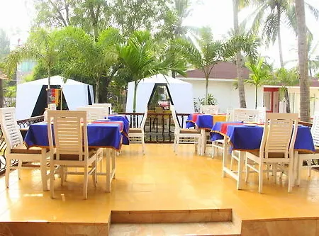 Paparazzi Resort-3