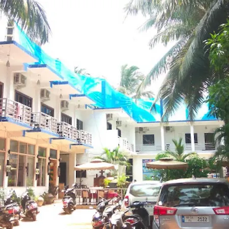 Candolim Apartments With Pool N Bar-3