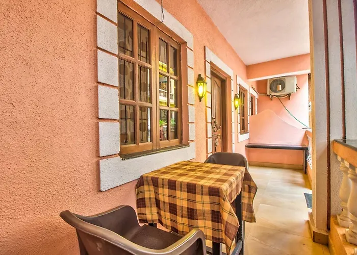 Pet friendly Stanleys Guest House Baga