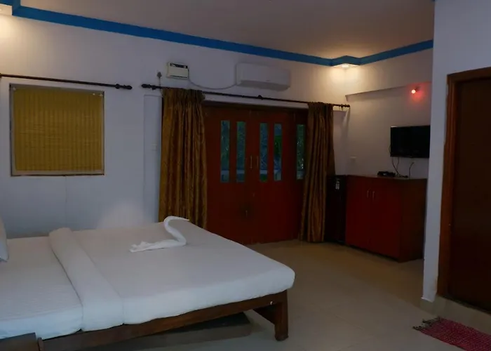 Roma Pisa Cardamon Guest House Candolim