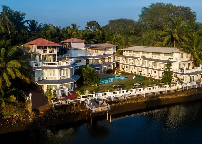 Stone Wood Riverfront Resort, Siolim