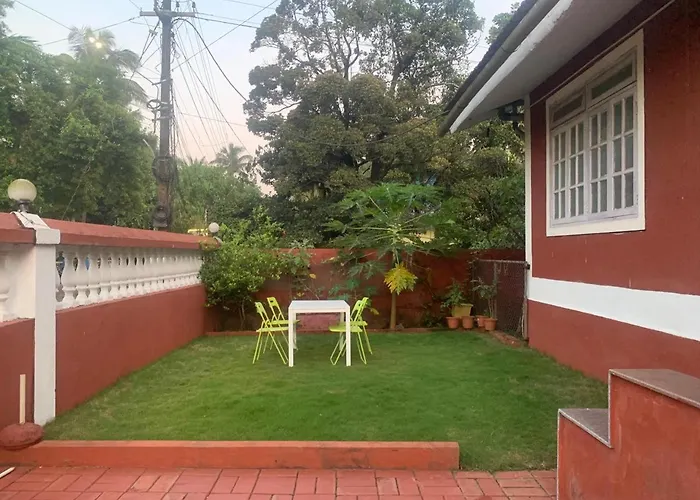 Nomadgao Vila Nova - Social Hotel With Coworking, Fast Wifi, And Goan Charm Anjuna